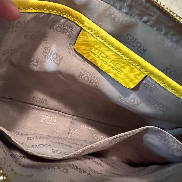 Michael Kors Jet Set Cross Body - Picture 3 of 5